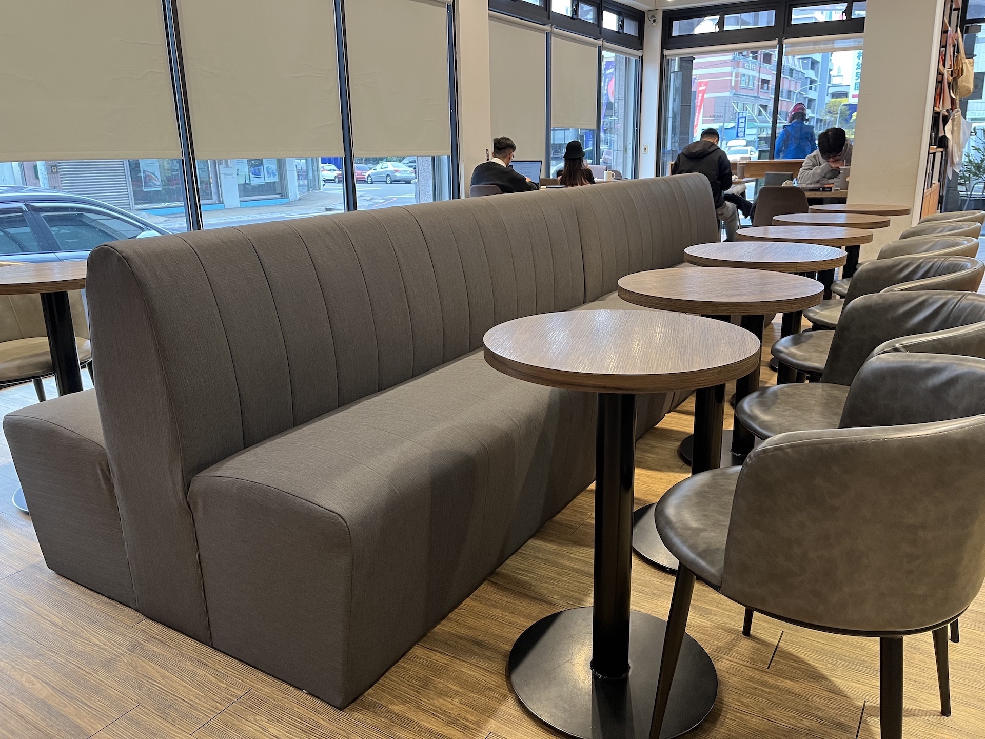 【客戶案例分享】台中東區咖啡廳坐墊更換貓抓皮