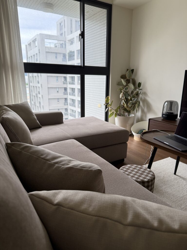 【世昌沙發|台中沙發訂製】台中大里低背圓弧扶手貓抓布沙發推薦