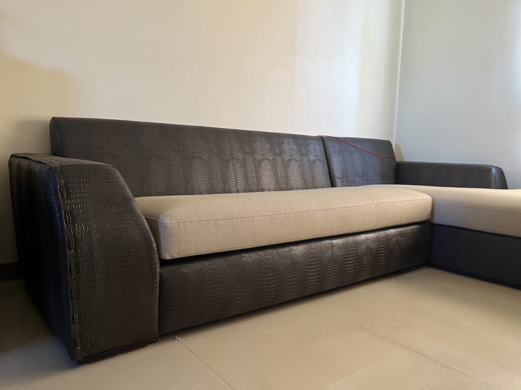 【世昌沙發｜台中沙發翻修】台中東區Ｌ型沙發翻修更換坐墊泡棉及底盤結構